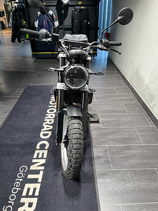 Husqvarna Svartpilen 401/Tankväska/Akrapovic/24mån Räntefritt