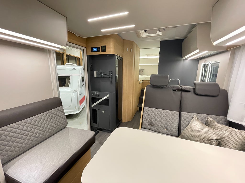 Adria Matrix Axess 670 SL /Taksäng/Automat/5 bältad/B-körkort - Adria