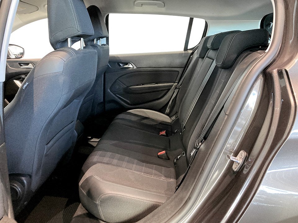 Bild på Peugeot 308 5D Allure 1.2 PT 130hk Aut - DRAG, CARPLAY