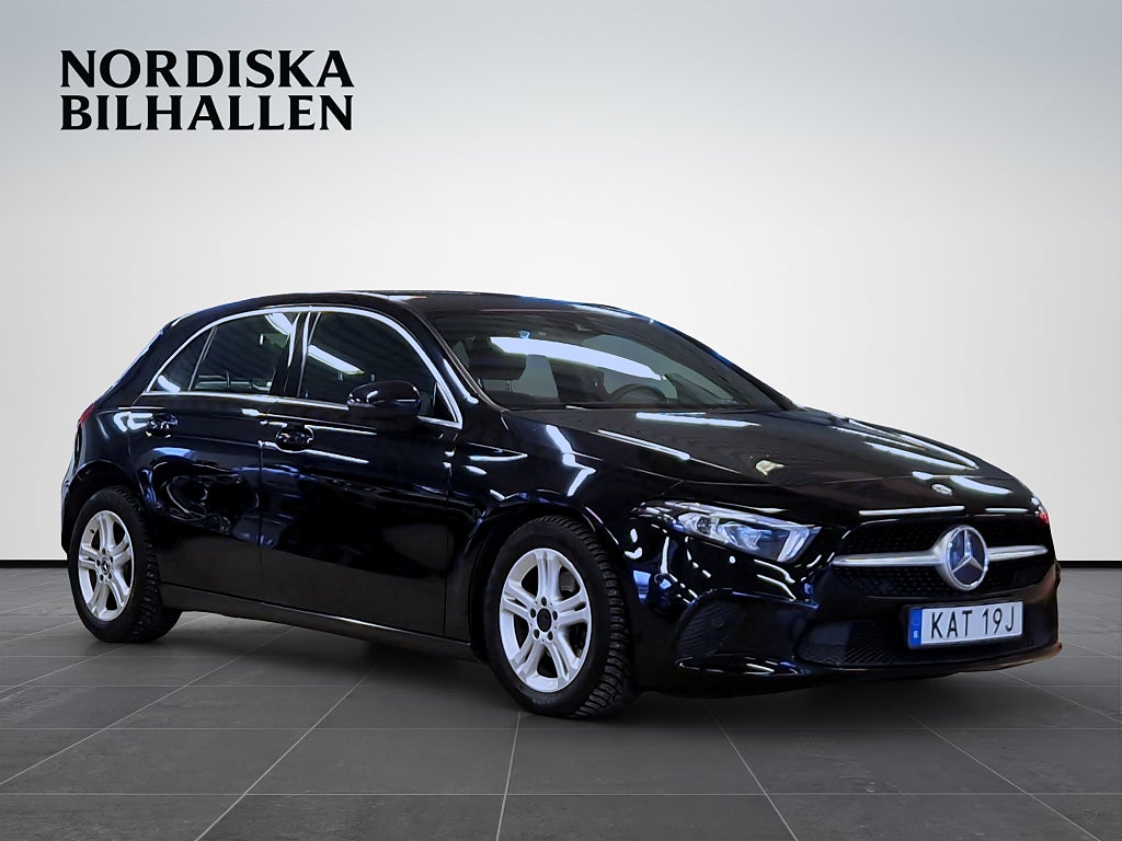 Mercedes-Benz A 180 7G-DCT Base Backkamera GPS P-sensorer Bluetooth