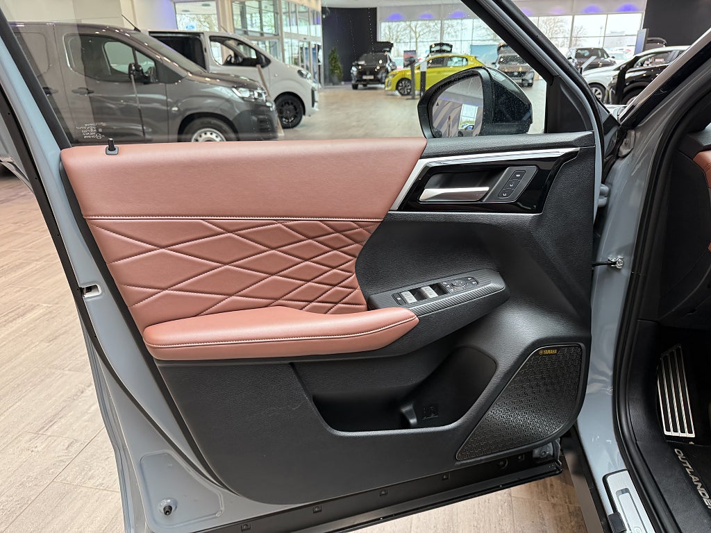 Mitsubishi Outlander INSTYLE PHEV EDITION 4WD  thumbnail