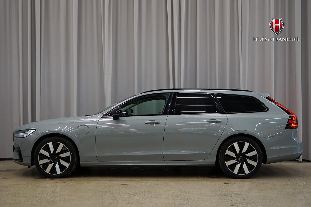 Volvo V90 Recharge T6 AWD Plus Dark Drag B&W Värme Carplay BLIS