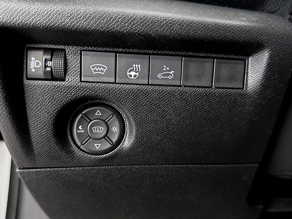 Bild på Citroën C4-X Shine 1.2 PT 130hk Aut HUD B-KAMERA NAVI