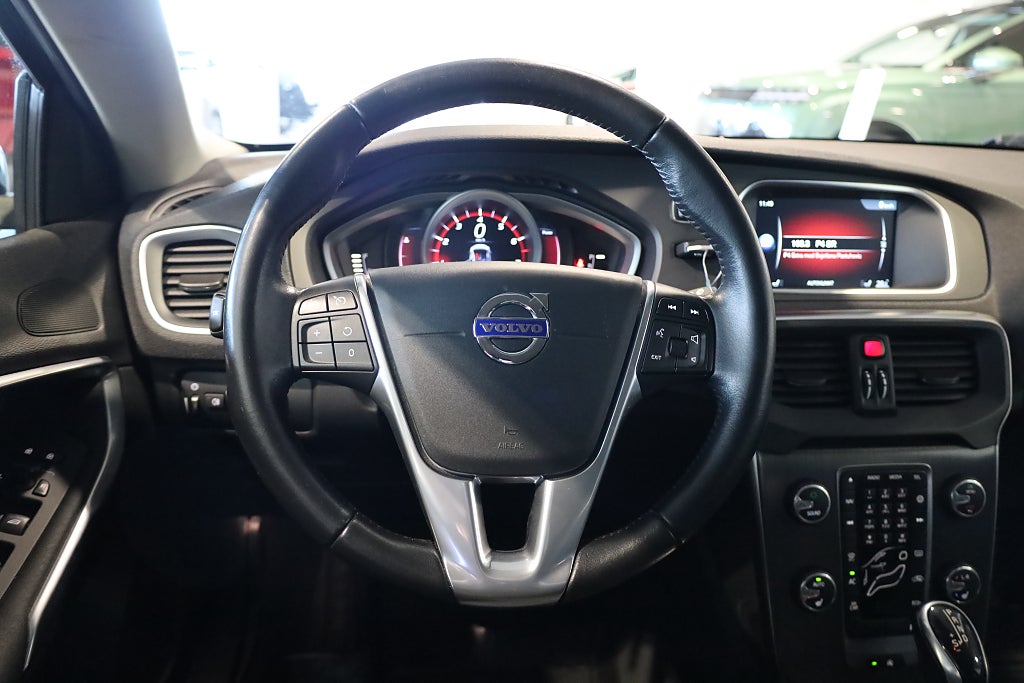 Volvo V40 T3 AUT Momentum Värmare PDC Blåtand 2016