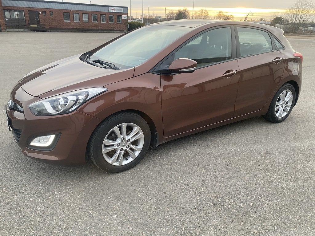 Hyundai i30 5-dörrar 1.6 CRDi Sport Euro 5 1ägare välvårdad