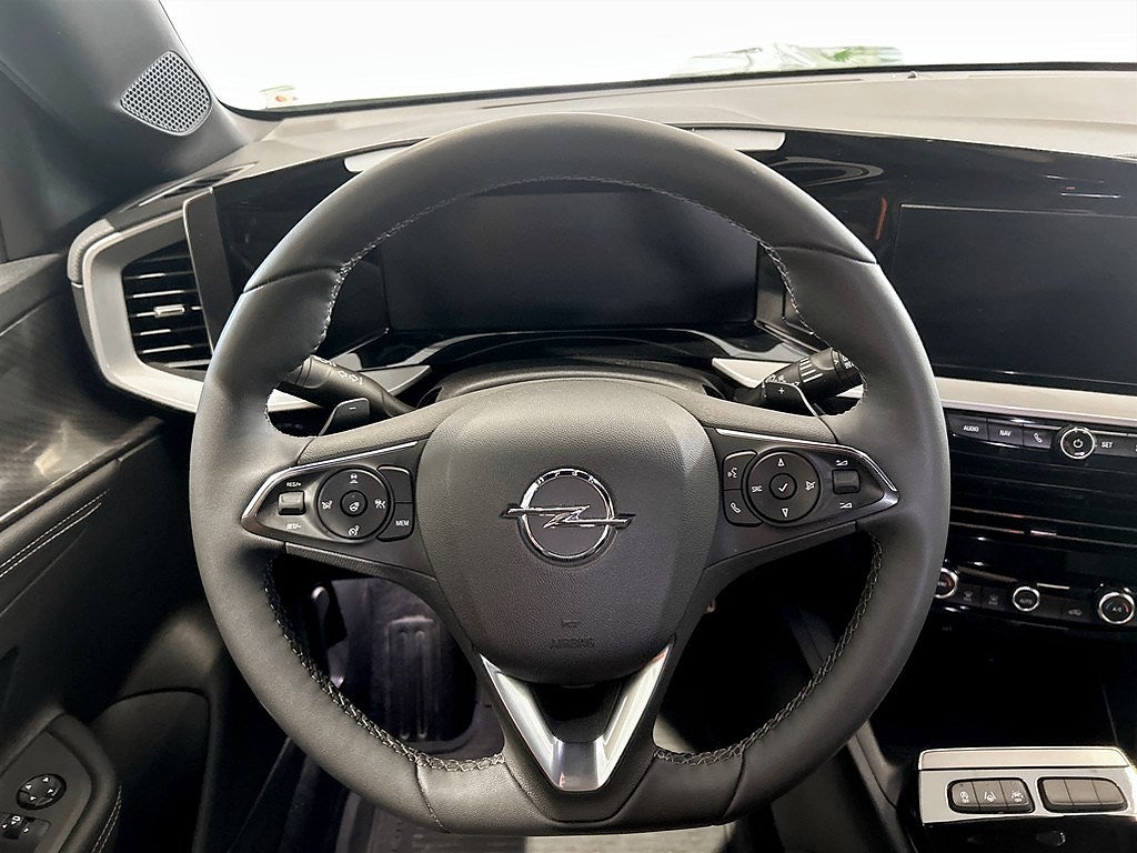 Bild på Opel Mokka Ultimate 1.2 PT 130hk Aut - B-KAMERA, CARPLAY