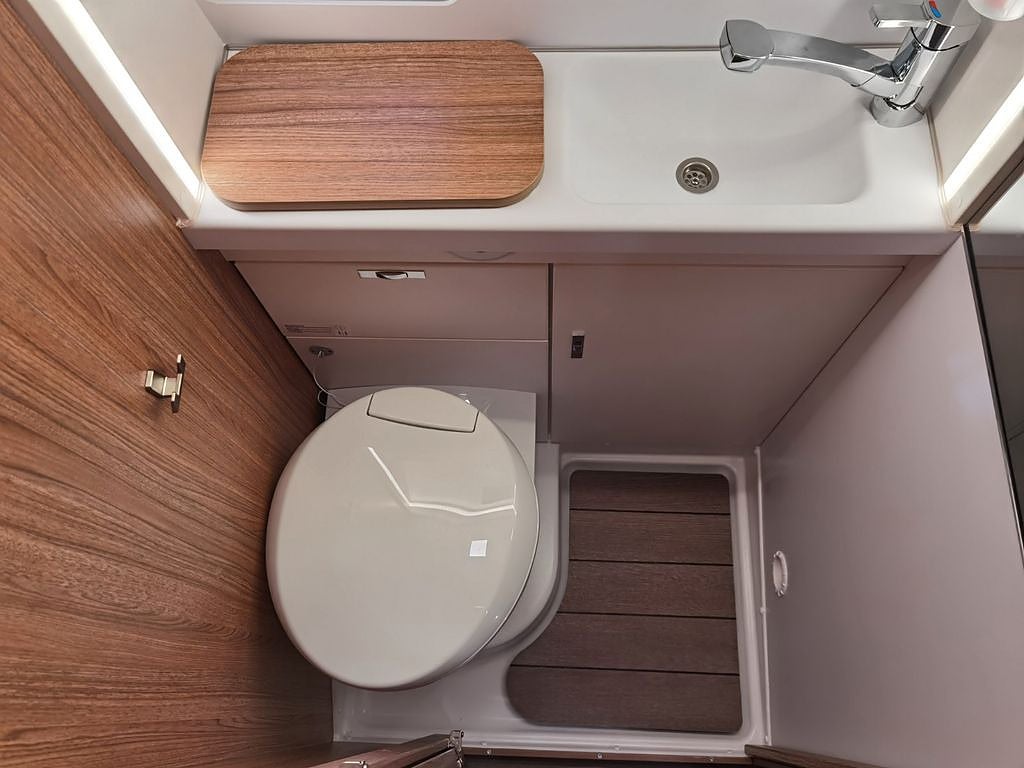 Weinsberg 630  Carabus ME Edition Fire , automat,  långbädd thumbnail