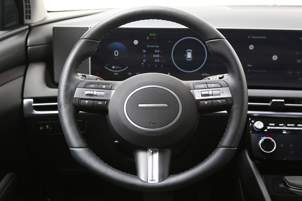 Hyundai Tucson Essential MHEV Automat Navi Kamera Keyless PDC