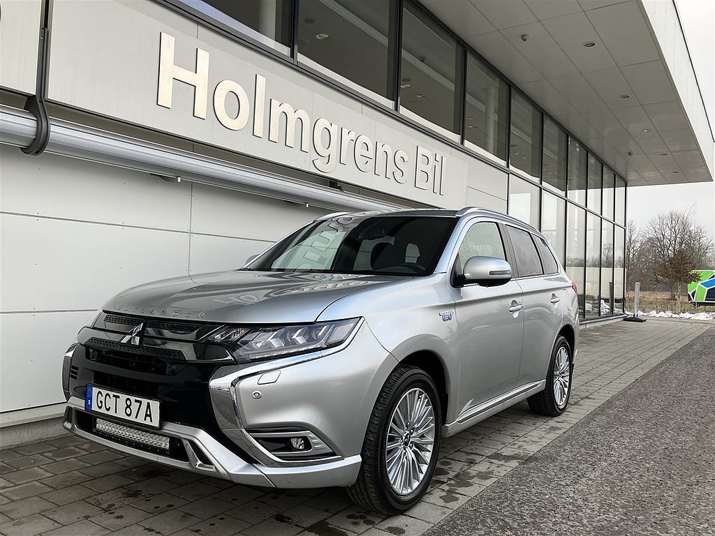 Mitsubishi Outlander 2,95% ränta Plug In PHEV 2.4 4WD Business X Låga Mil Ramp