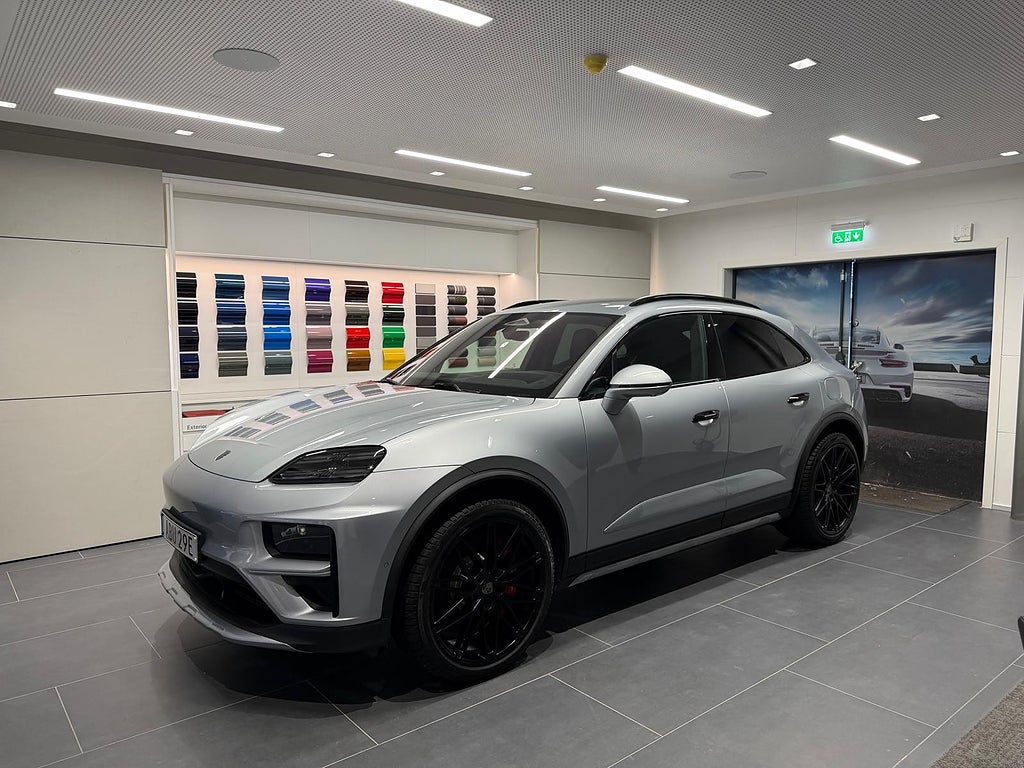 Porsche Macan Turbo / 639HK / VAT