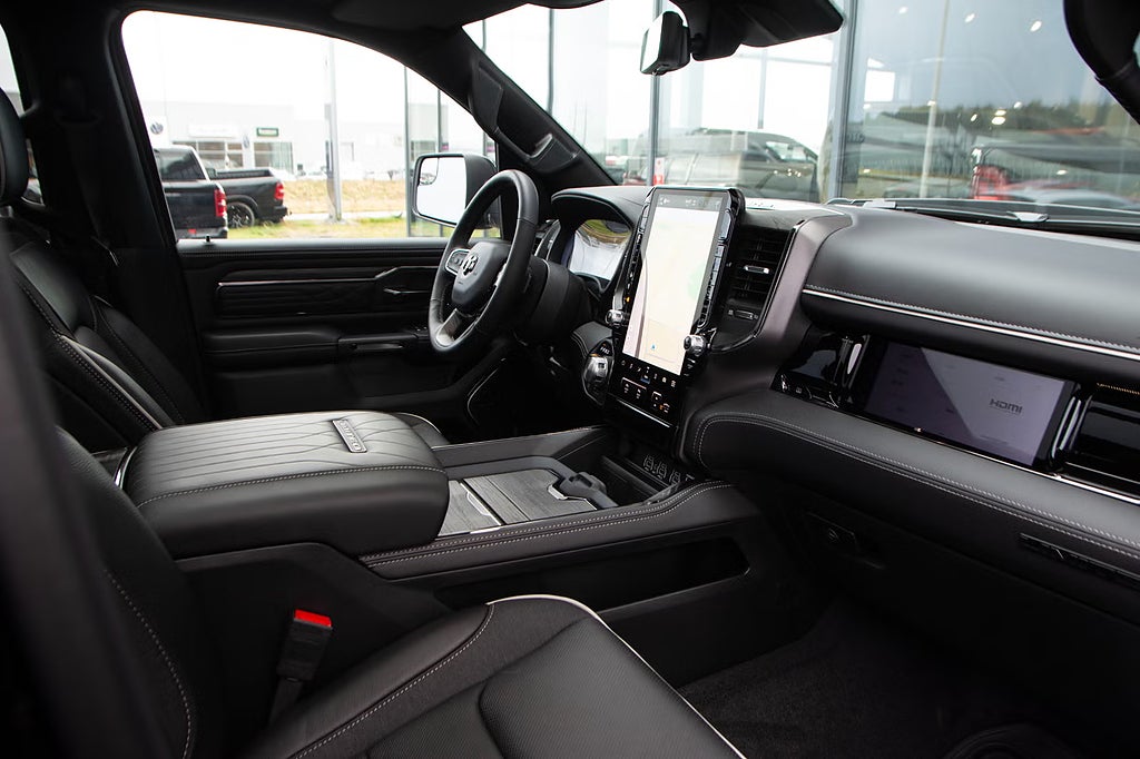 Dodge RAM 1500 Limited Night Edition V8 5.7 HEMI - BOKA DIN BIL NU!