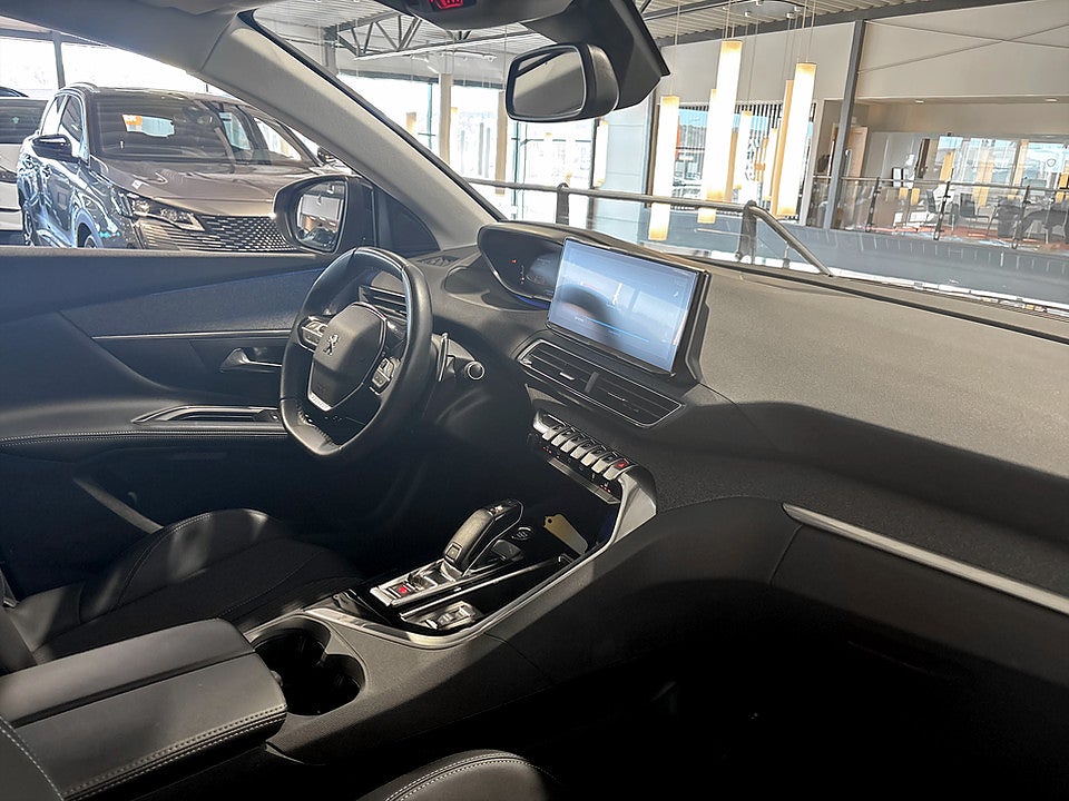 Bild på Peugeot 5008 Allure Pack 1.2 PT 130hk Aut B-KAMERA CARPLAY