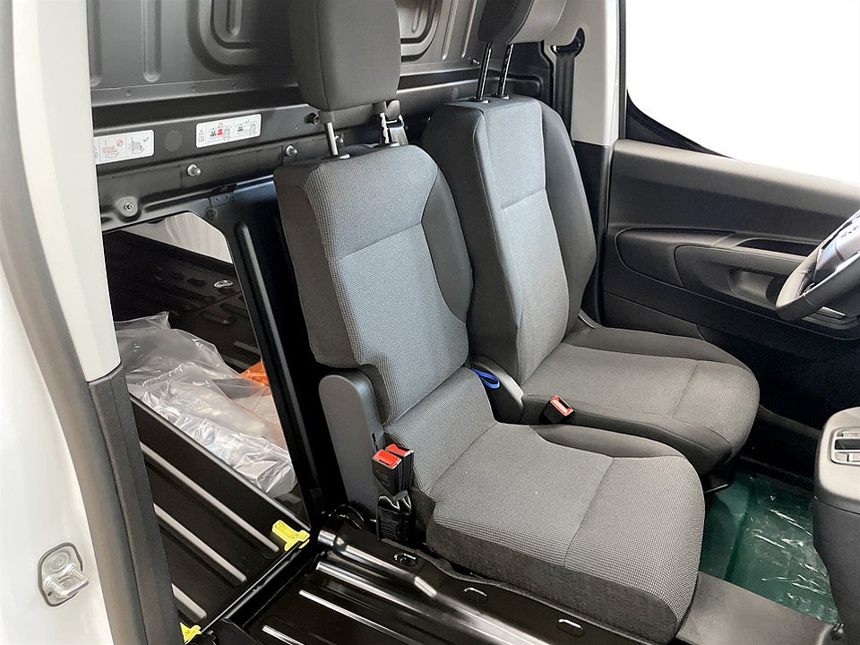 Bild på Opel Combo ELITE 130hk AT8 L2 - EDITION! Värmare & Dragkrok