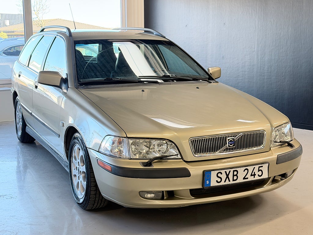 Volvo V40 2.0T 163hk Automat | AC | Nybesiktad