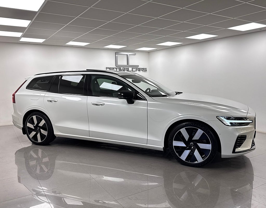 Volvo V60 T6 Plug-In Hybrid AWD Ultra Dark Pano H&K MOMS Fullutr bild 6