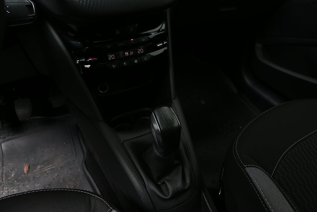 Peugeot 208 1,2 PureTech 82hk Style 5-D Panorama 2016