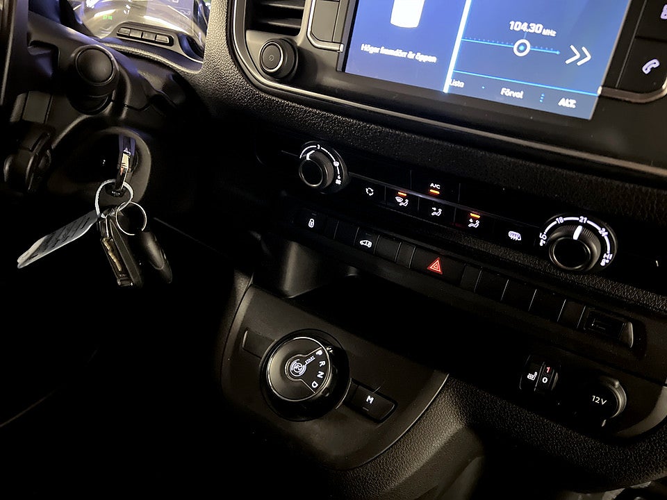 Bild på Peugeot Expert PRO 2.0 BHDi 145hk Aut L3 DRAG P-SENSORER