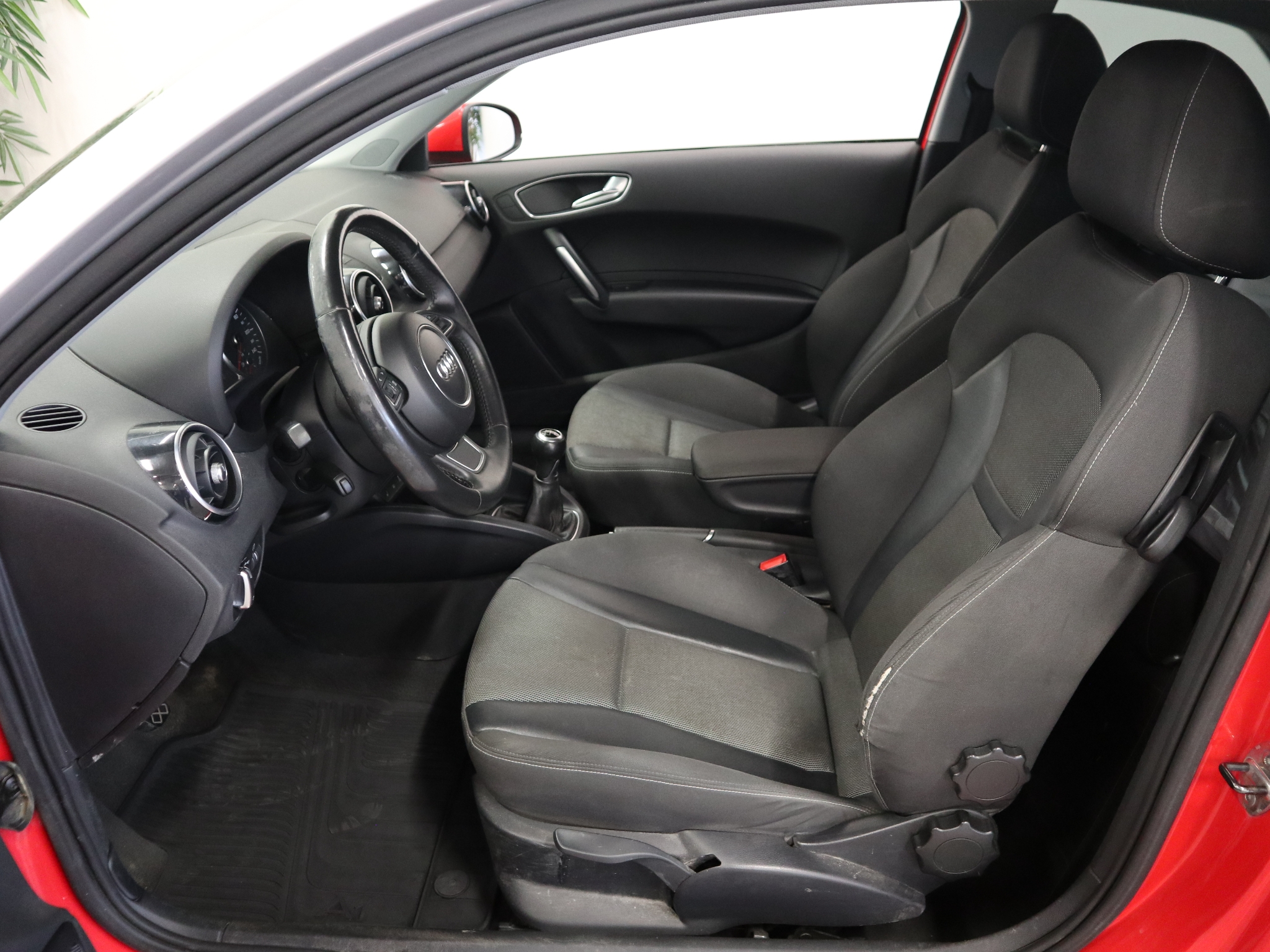 Audi A1 TDi 3-D 2011, kuva 5/36