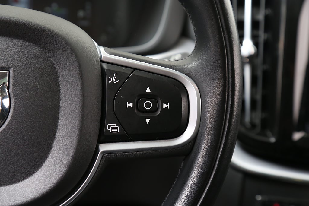 Volvo XC60 Recharge T6 Inscription Exp AWD Pano H/K Drag Leasbar 2021