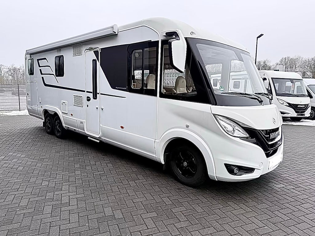 Hymer 880  Långbädd ACx2 Stödben Solpanel Inverter 