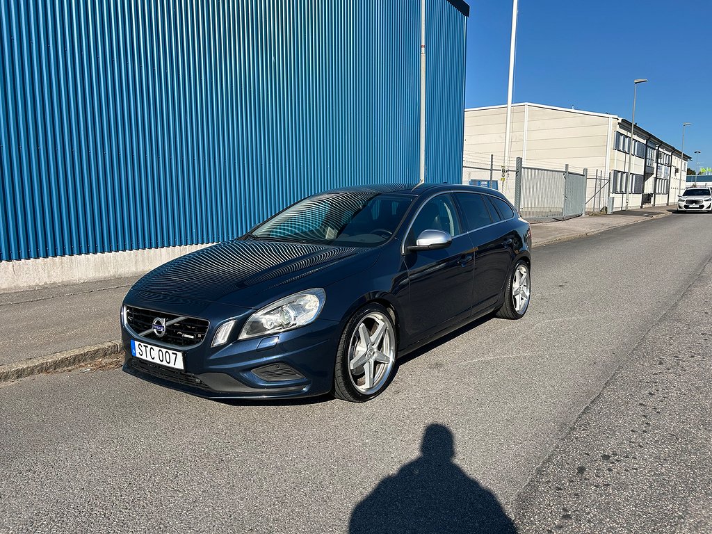 Volvo V60 D5 Geartronic R-Design  Navi  205Hk