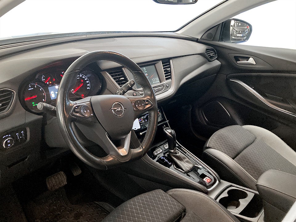 Bild på Opel Grandland X Design Line 1.2 Turbo 130hk Aut KAMPANJRÄNTA 3,99%