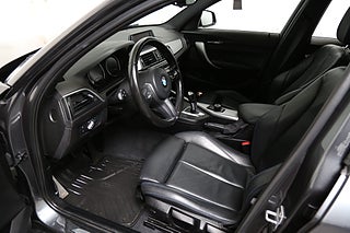 Halvkombi BMW 118I 10 av 26