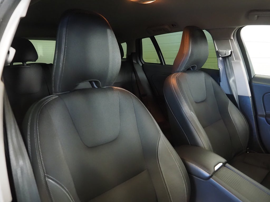 Volvo V60 D4 190hk Geartronic Momentum Business P-Sensorer D-Värm