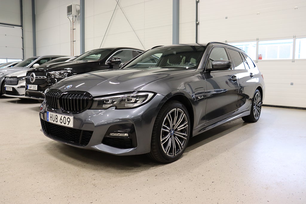 BMW 330e xDrive Touring M Sport B-Kamera Cockpit Läder 292hk