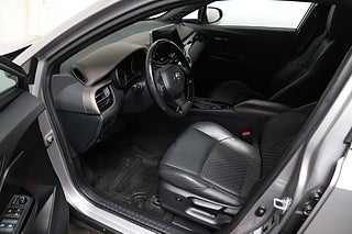 SUV Toyota C-HR 10 av 26