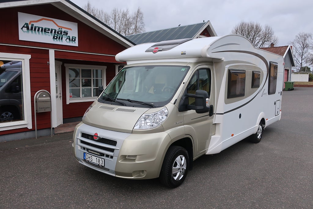 Bürstner Ixeo 734 Söndagsöppet 12-14 /Queenbed/Solcell/ Cykelställ/Kamrem