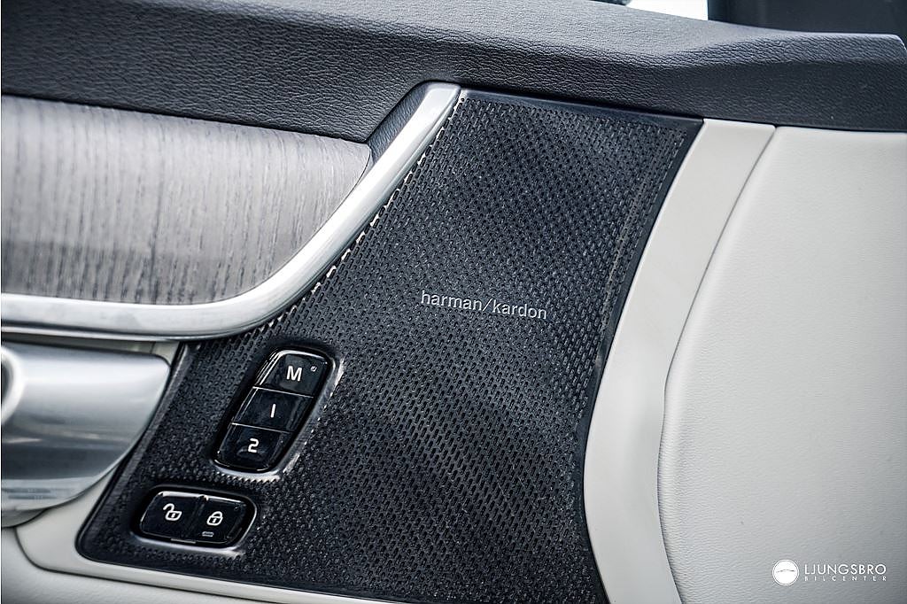 Volvo V90 Recharge T6 AWD Dark Plus 350hk
