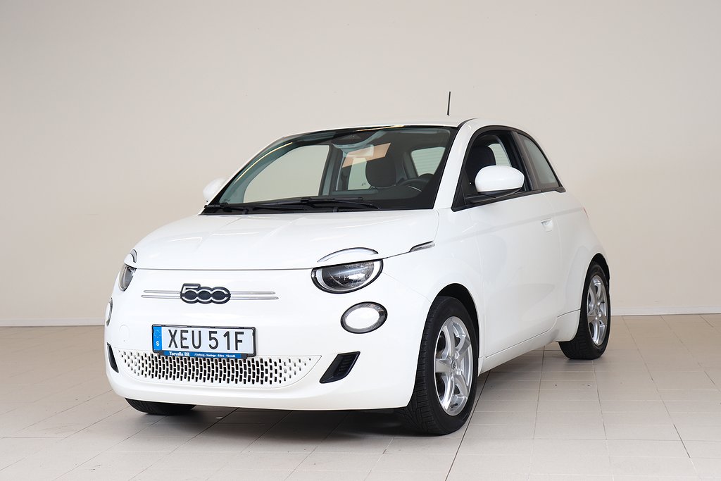 Fiat 500E ICON 42kWh Vinterhjul Releasing fr.3495:-/mån