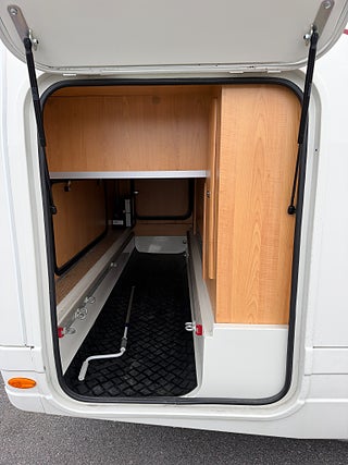 Husbil-integrerad Le Voyageur LX850 Mercedes (184HK AUT) Queensbed! ALDE! Hydrauliska stödben! 23 av 23