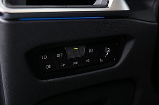 Sedan BMW 330e 14 av 32
