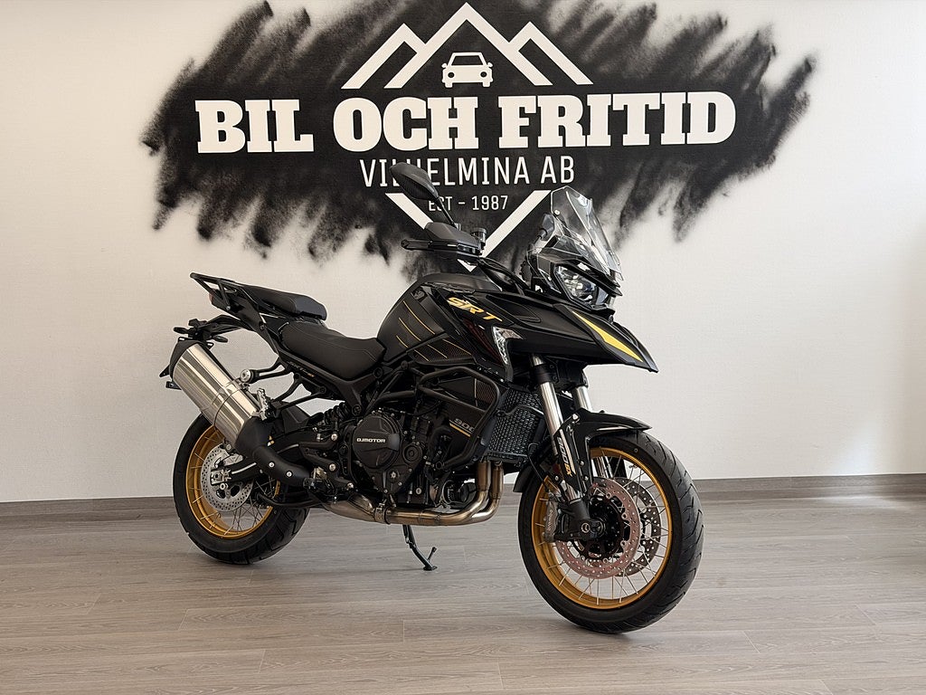 QJ Motor SRT 900 SX fullt utrustad