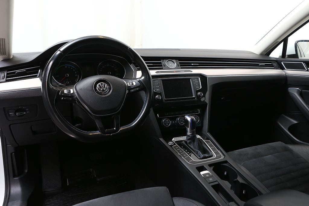 Volkswagen Passat GTE 1,4 TSI 218hk Plug-in DSG Variant Drag 2017