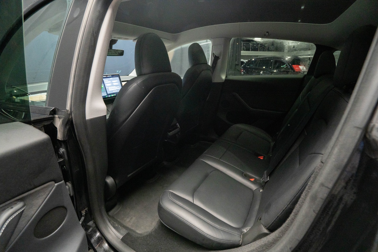 Tesla Model Y Long Range AWD DRAG PANO KAMERA 94.2%SoH 1-ÄGARE MOMS 2024 - miniatyr 19