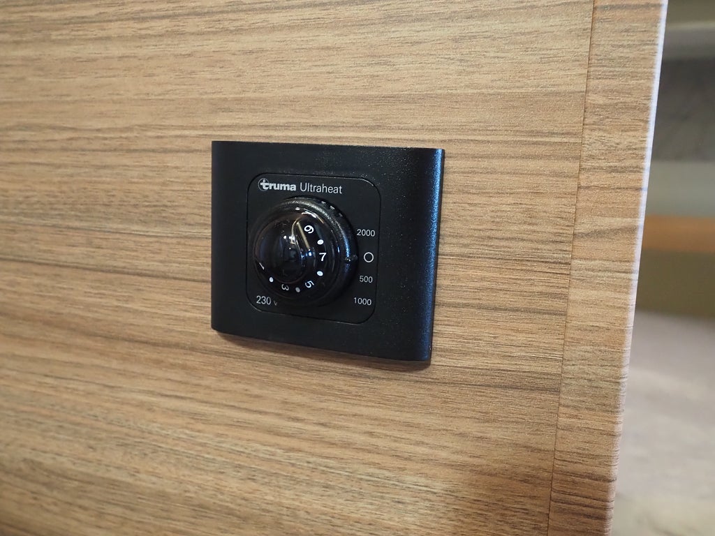 Weinsberg CaraOne 390 QD Golvvärme I Elpatron I 1100kg