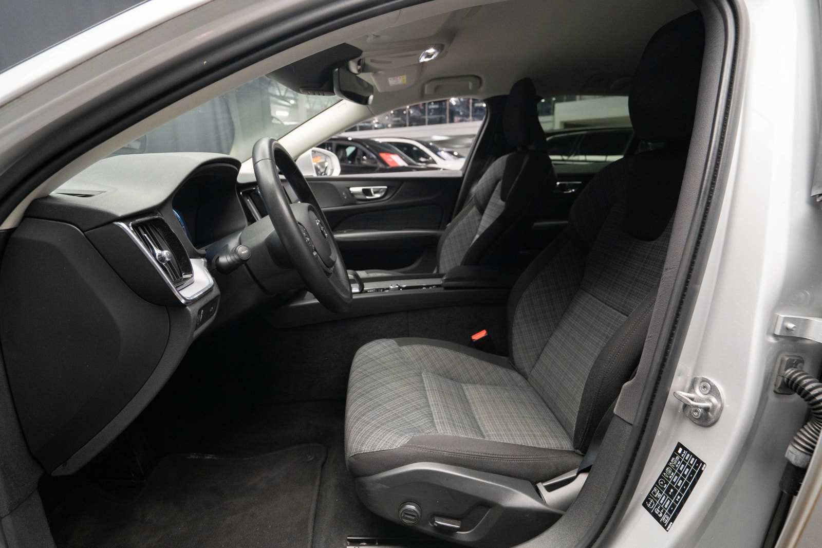 Volvo V60 B4 Advanced KAMERA D-VÄRMARE 1-ÄGARE ADAPTIV-FART MOMS 2022 - miniatyr 15