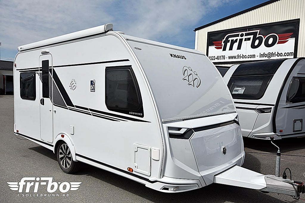 Knaus 450 FU Südwind 60 Years, dubbelbädd