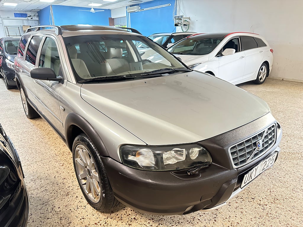 Volvo XC70 2.5T AWD 7 Sits  Business Ny Servad & Besiktigad 