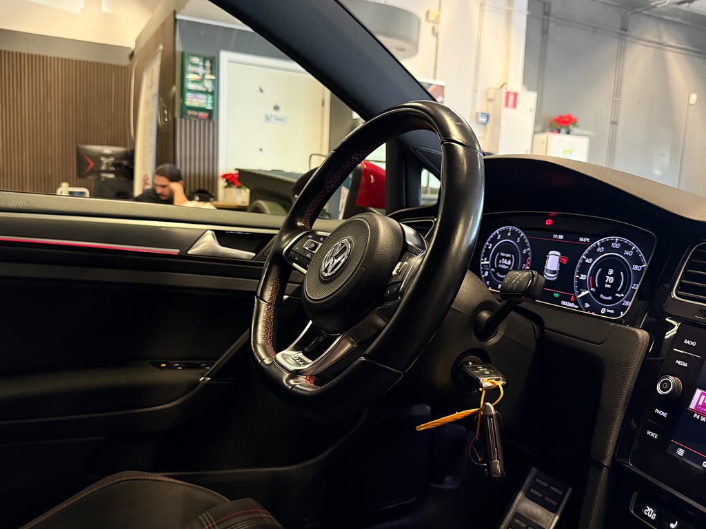 Volkswagen Golf 2018 - miniatyr 25