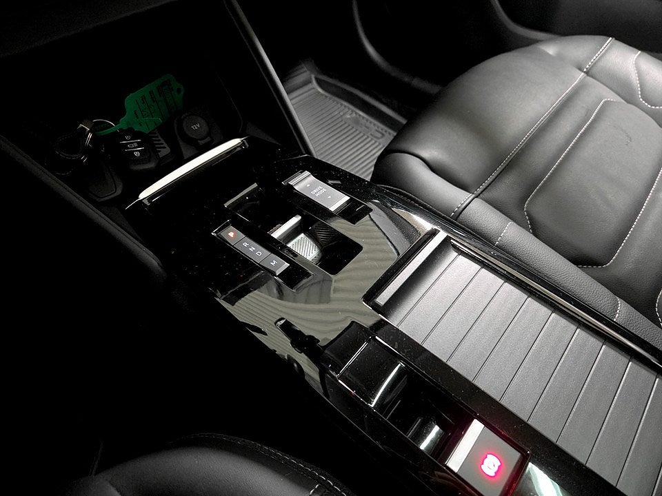 Bild på Citroën C4 Shine Exclusive 1.2 PT 130hk Aut - B-KAMERA, ELSTOL