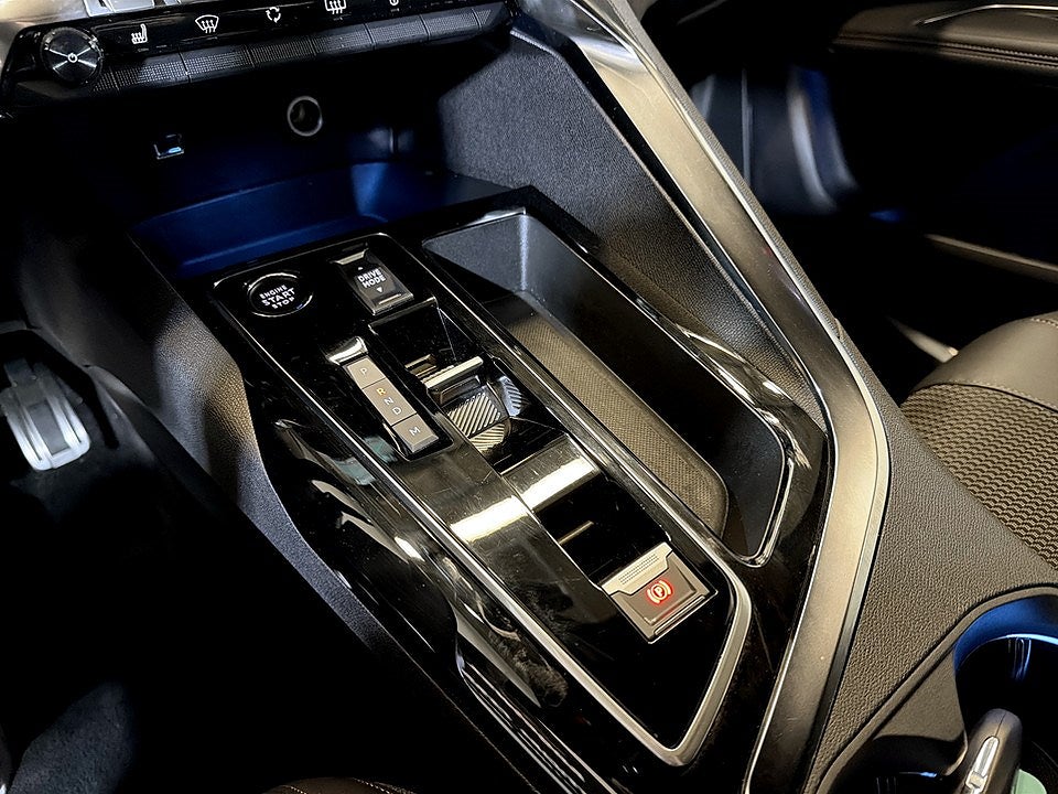 Bild på Peugeot 3008 GT 1.2 PT 130hk Aut - B-KAMERA,CARPLAY,1 ÄGARE