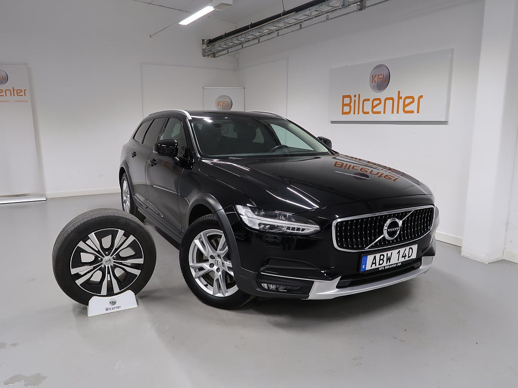 Volvo V90 Cross Country *KFL 10 år 2,99%* D4 AWD V-Däck ingår Drag-Navi-Kamera-BLIS-Värm