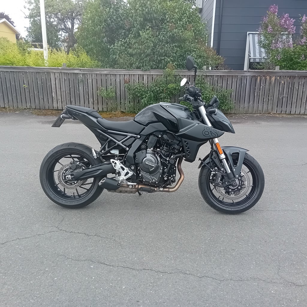 Suzuki GSX-8S // LÅGMILAD // TAIL TIDY // VÄLDOKUMENTERAD