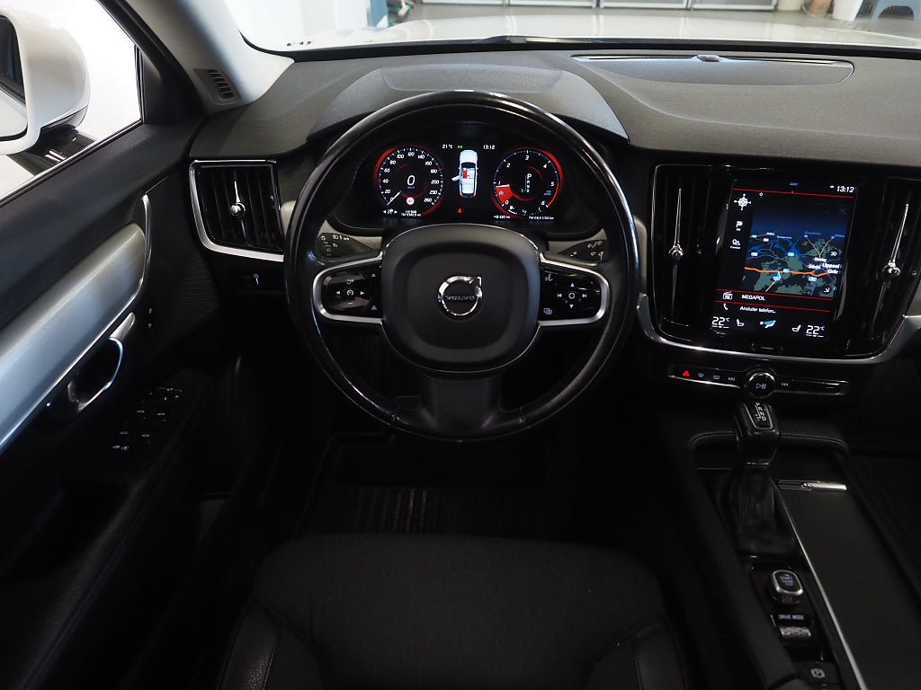 Volvo V90 D4 Geartronic Momentum Advanced Edition Drag Navi VOC 2021