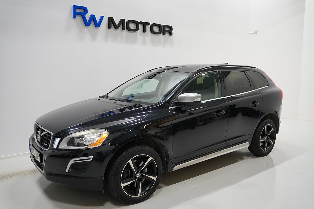 Volvo XC60 D5 AWD 215hk R-Design Pano Drag D-värm Navi VOC