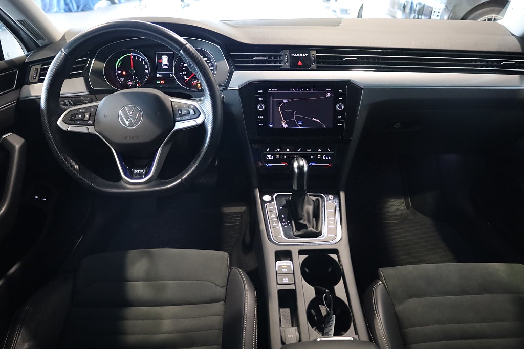 Volkswagen Passat GTE 218hk Executive / Business / Värmare / Navi 2022